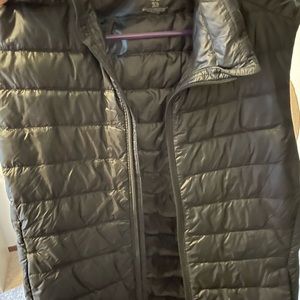 REI womens XS black light puffy vest
